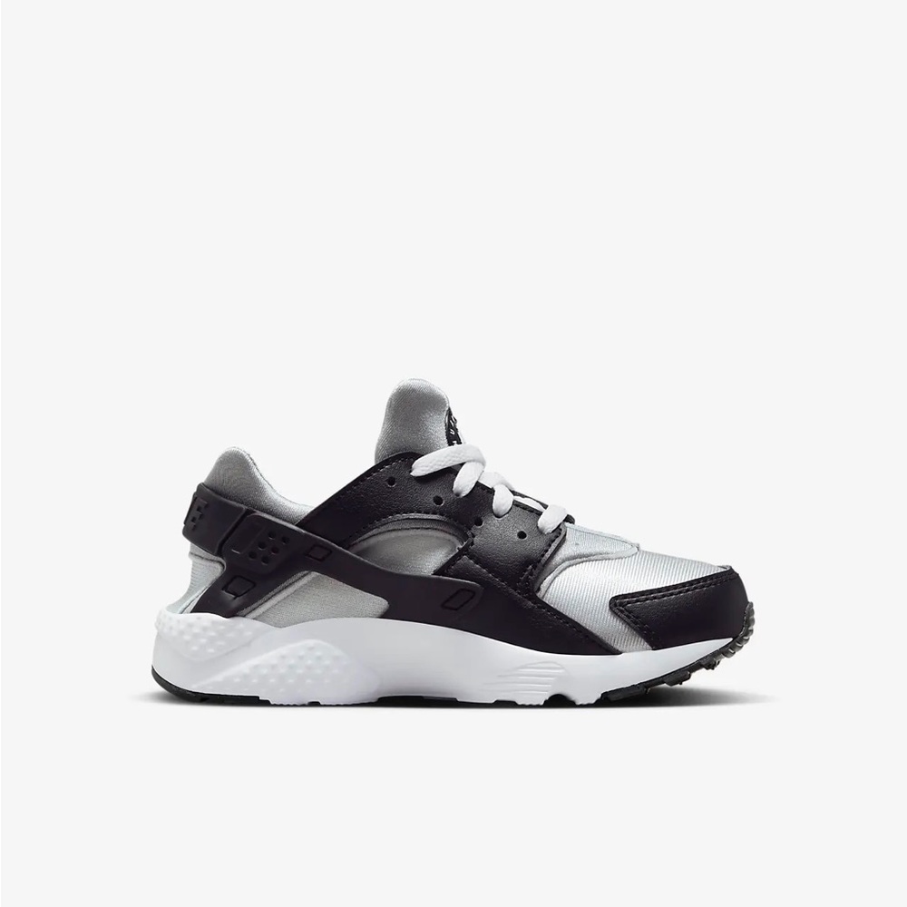 Huarache by Nike Youth 2.5Y Athletic Shoe